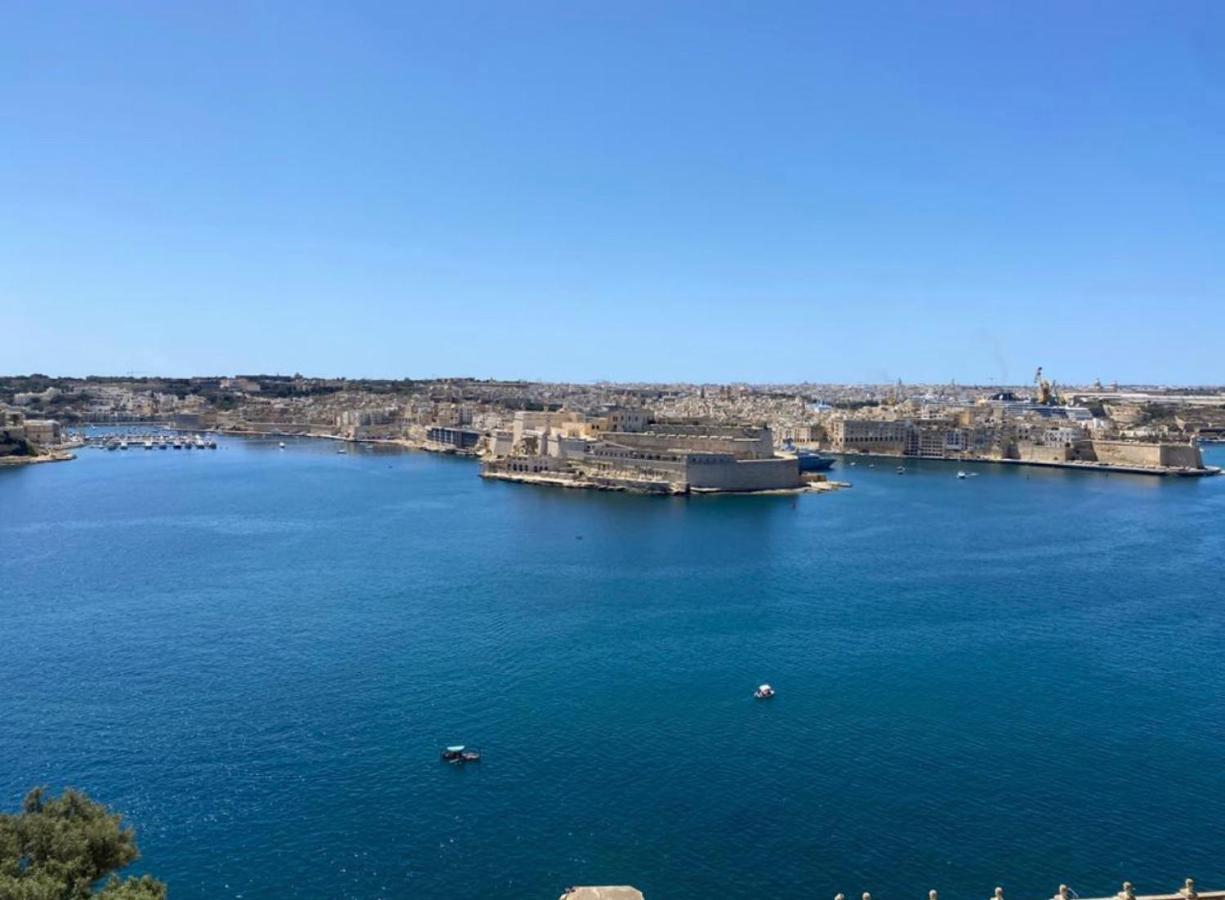 Superb 3 Bedroom Apartment In Valletta Luaran gambar