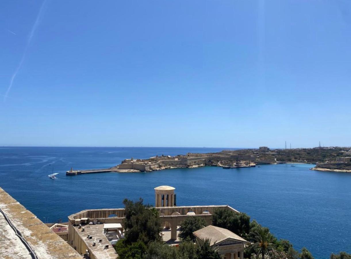 Superb 3 Bedroom Apartment In Valletta Luaran gambar