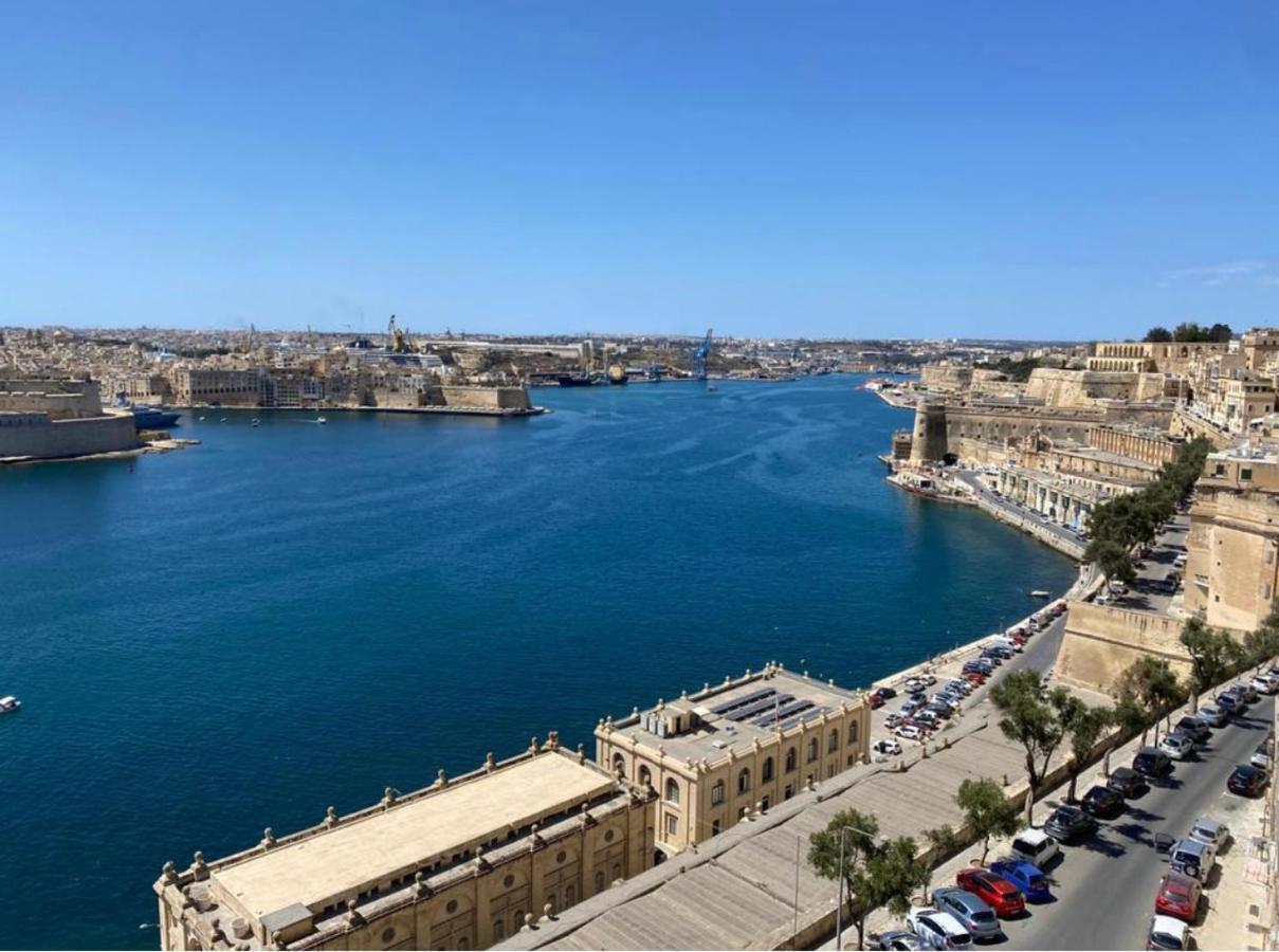 Superb 3 Bedroom Apartment In Valletta Luaran gambar